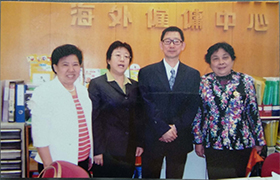 劉董到香港海外雇傭中心參觀學習，與同行專家們合影留念